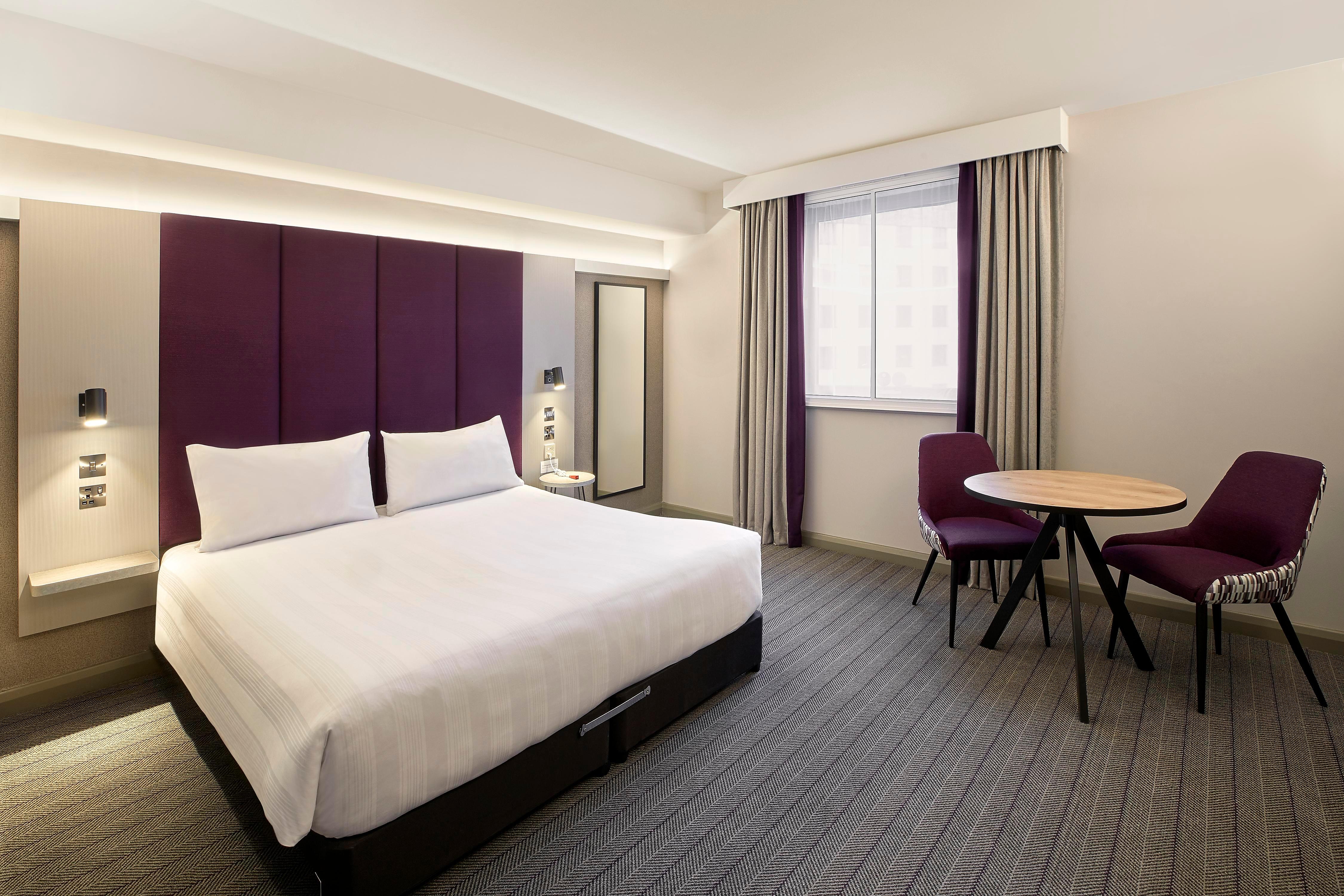 Premier Inn London Heathrow Airport T2 & T3 (Bath Road) - Tap to explore photos