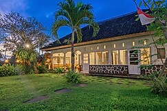 DWM Esa dikubu Homestay By Reccoma, Bali