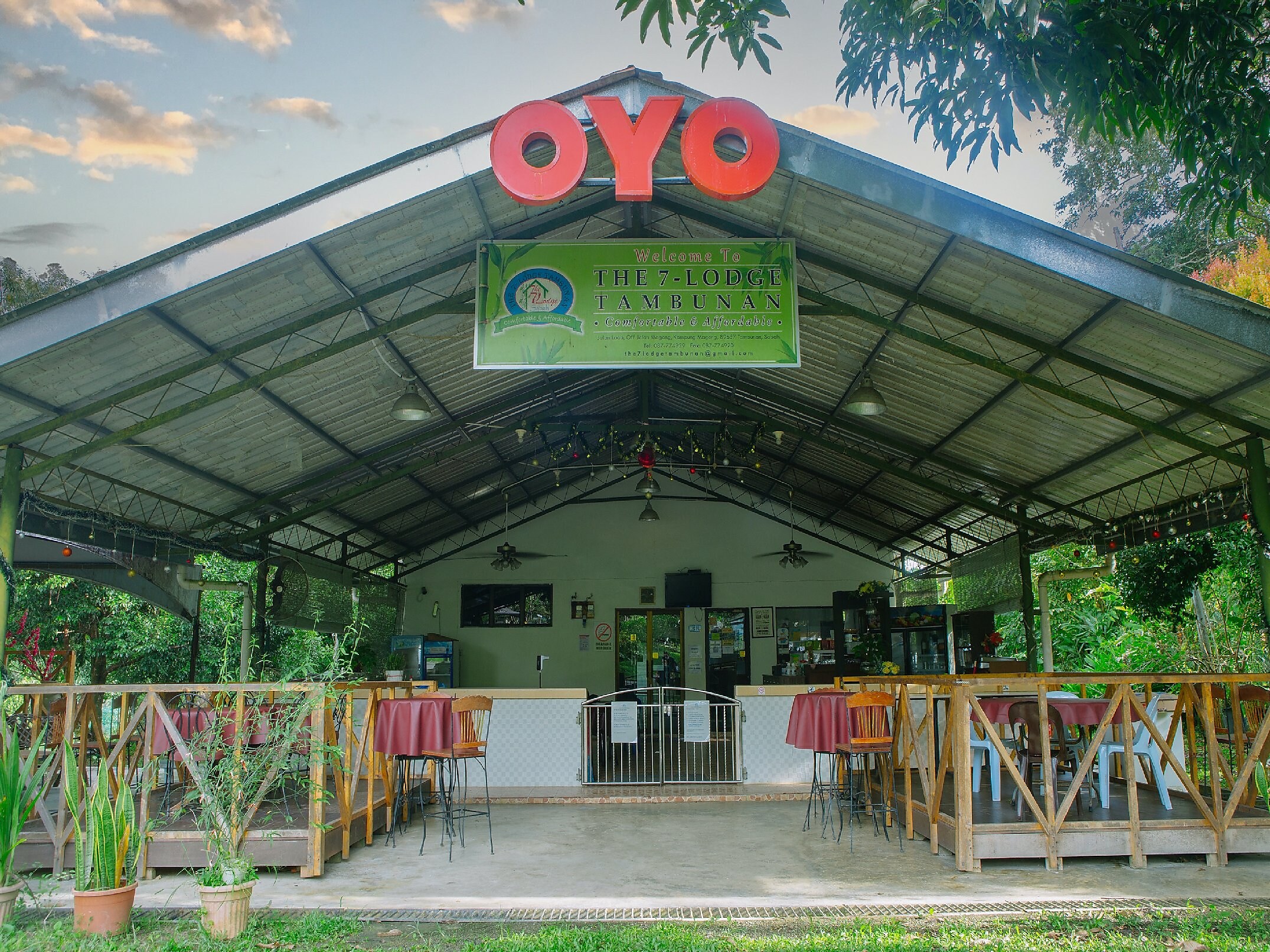 OYO 90037 The 7 Lodge Tambunan - Tap to explore photos