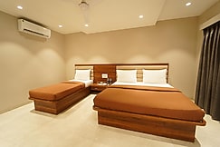 GEETA LAWNS & RESORT, Nashik