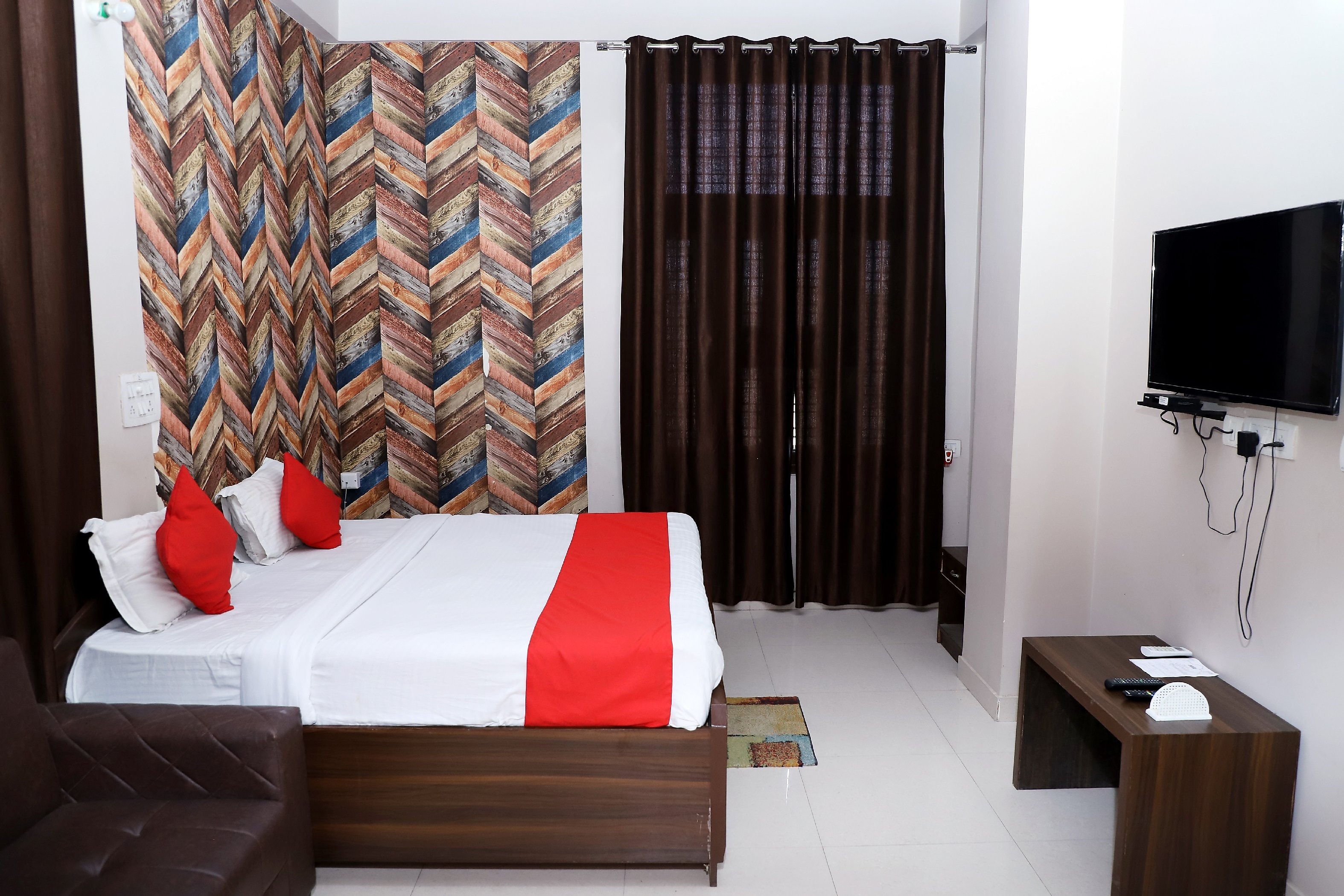 Hotel Ananta - Tap to explore photos