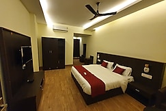 SRI LAKSHMI PALACE A/C, Tada