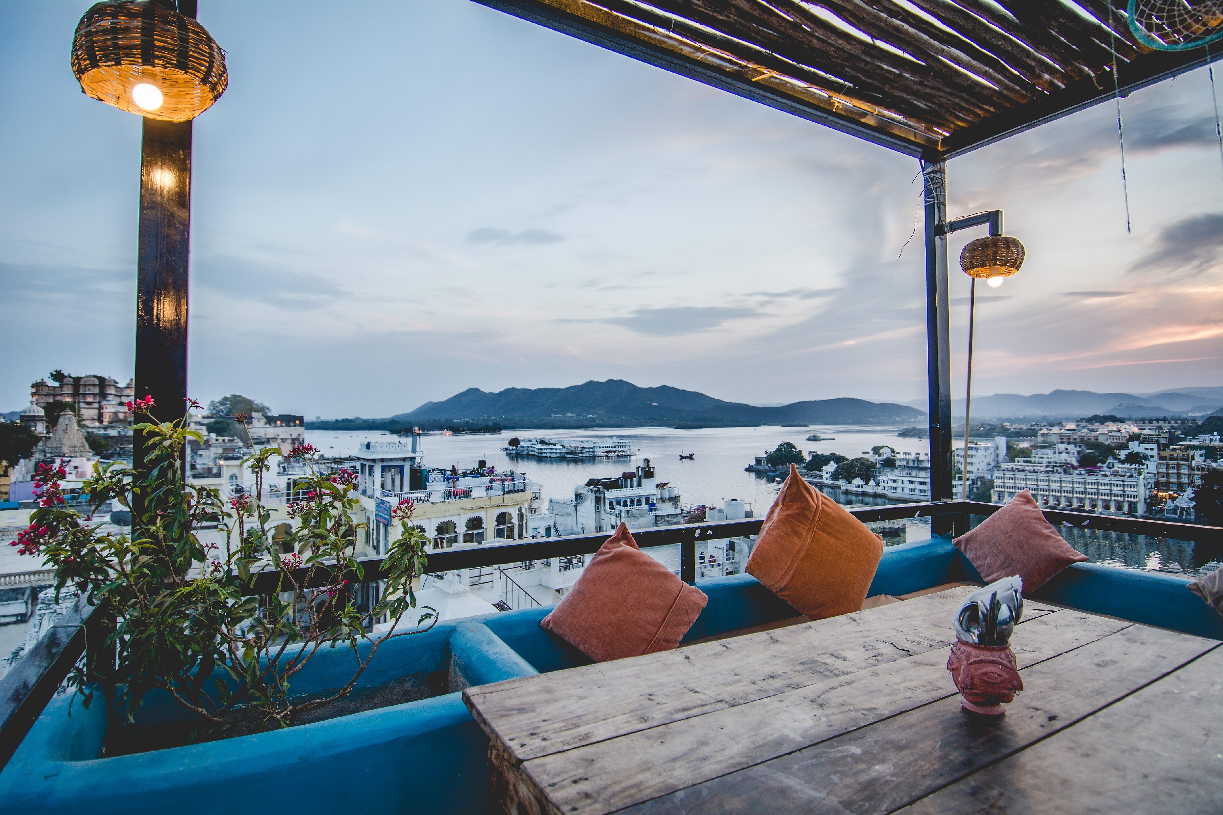 Sun N Moon Cafe & Restaurant