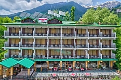 Apple Bud Chalet (All Rooms with Hot and Cold AC), Manali