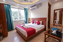Hotel Ganga Ashoka- 100m from Ganga Ghat | 2kms from Triveni Ghat, Rishikesh