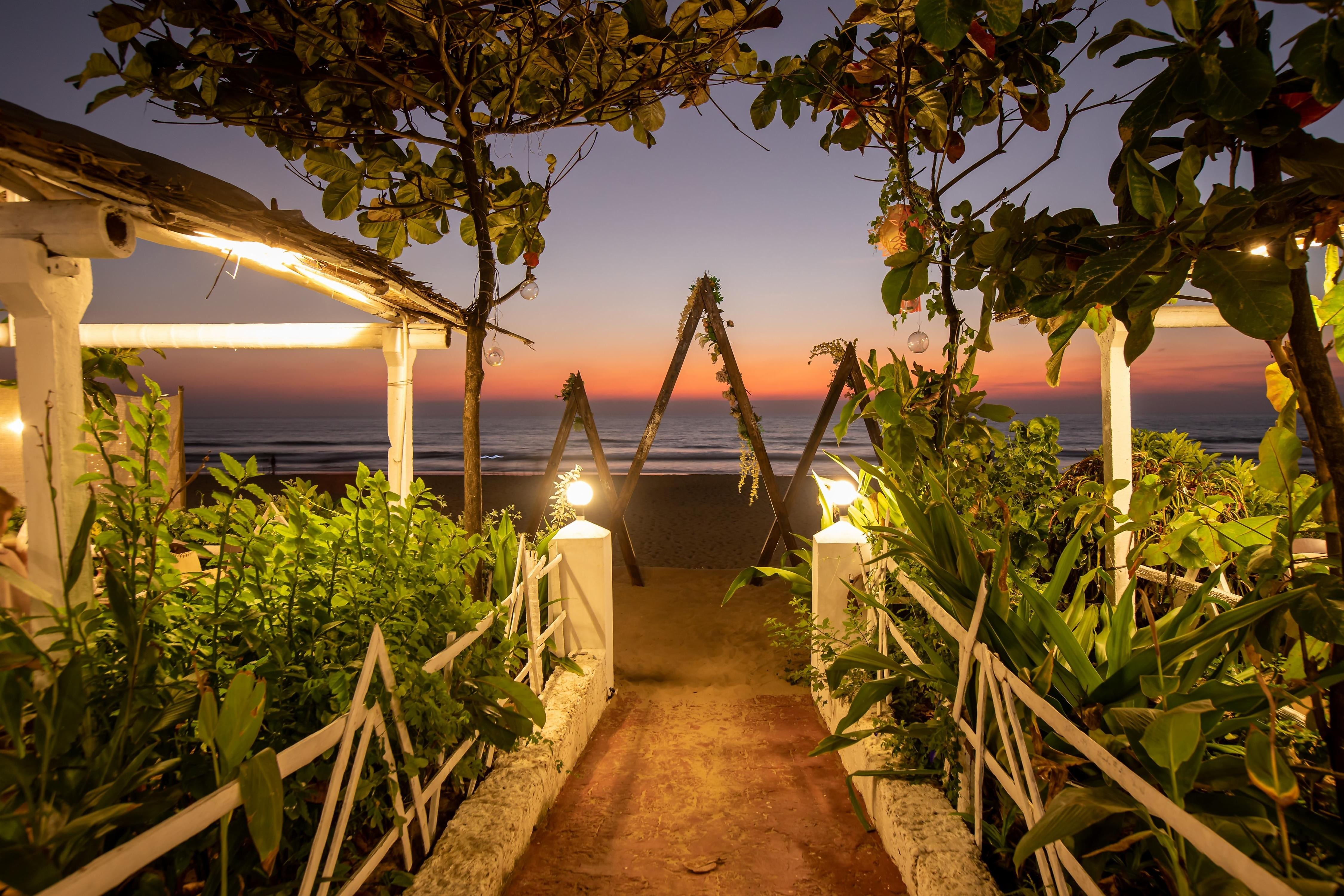 Sunset Cafe Beach Stay - Tap to explore photos