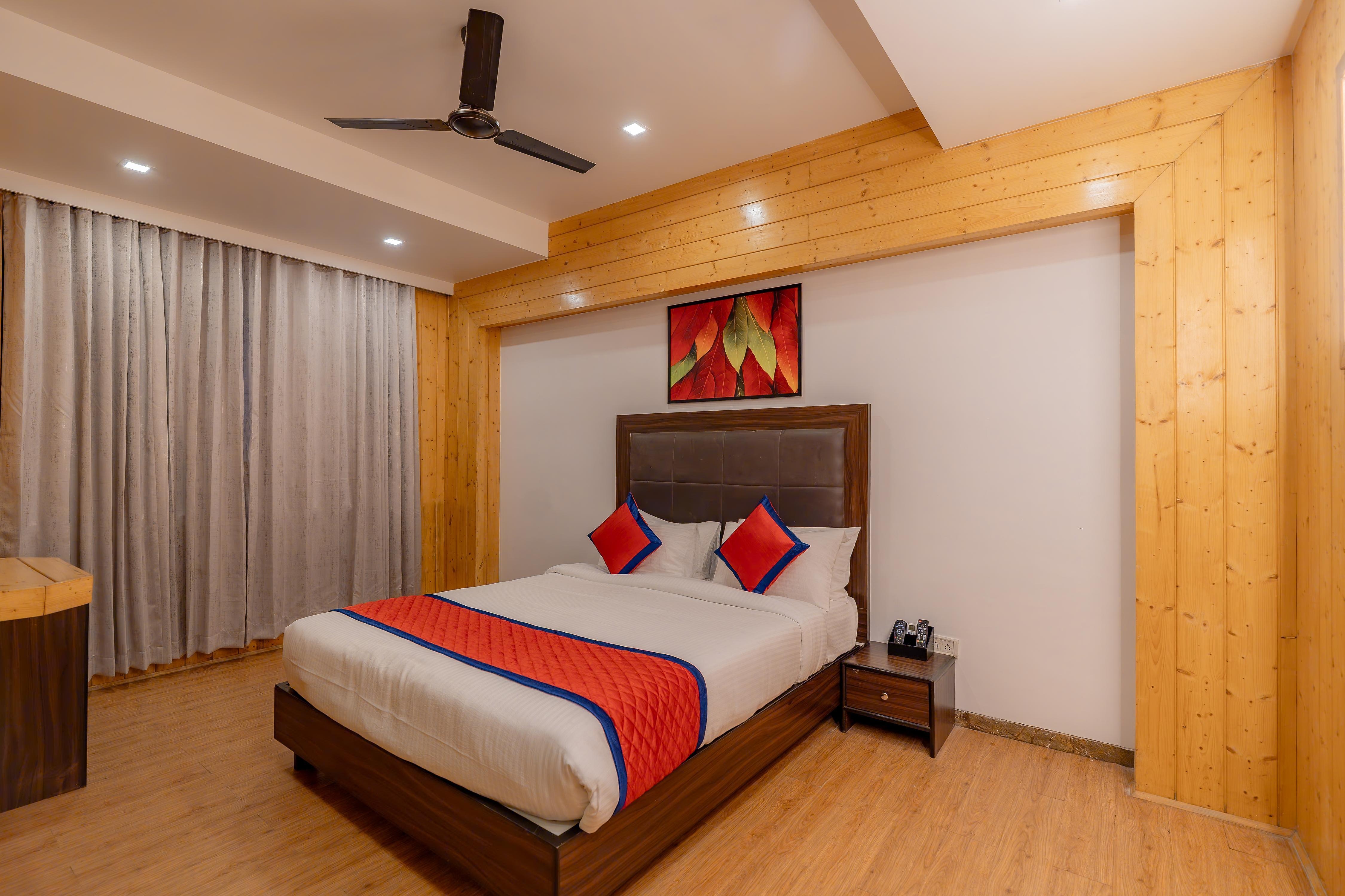 Superior King Room 1