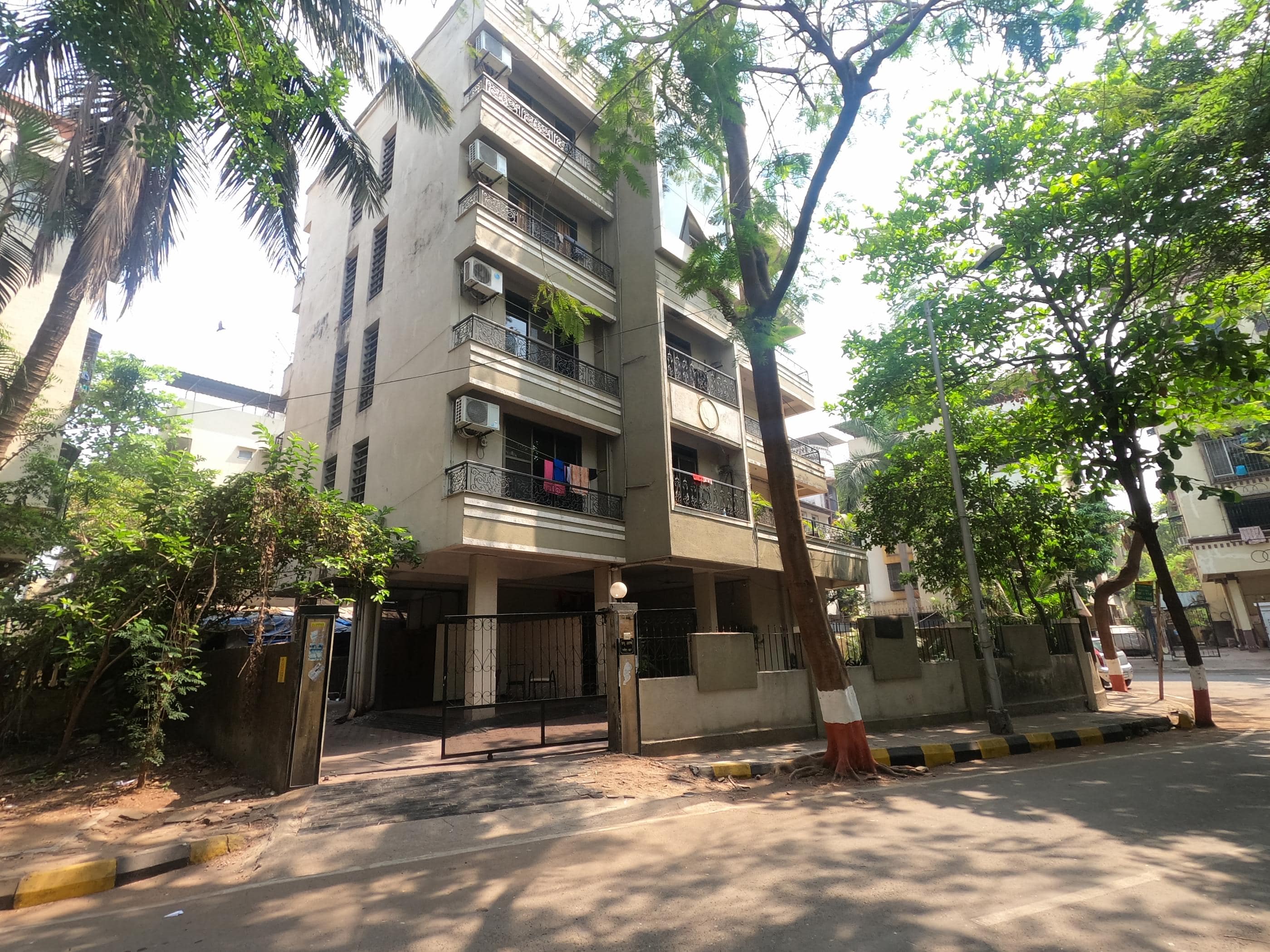 Prabhu Sharan By Glitz Hotels - Tap to explore photos