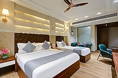 The Oak Plaza With Luxurious Restaurant & Parking, Delhi
