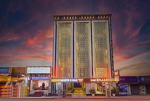 The Oak Plaza With Luxurious Restaurant & Parking