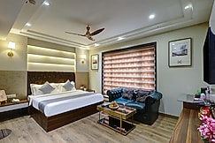 Hotel Oak Plaza Near Connaught Place & NDLS Station, Delhi