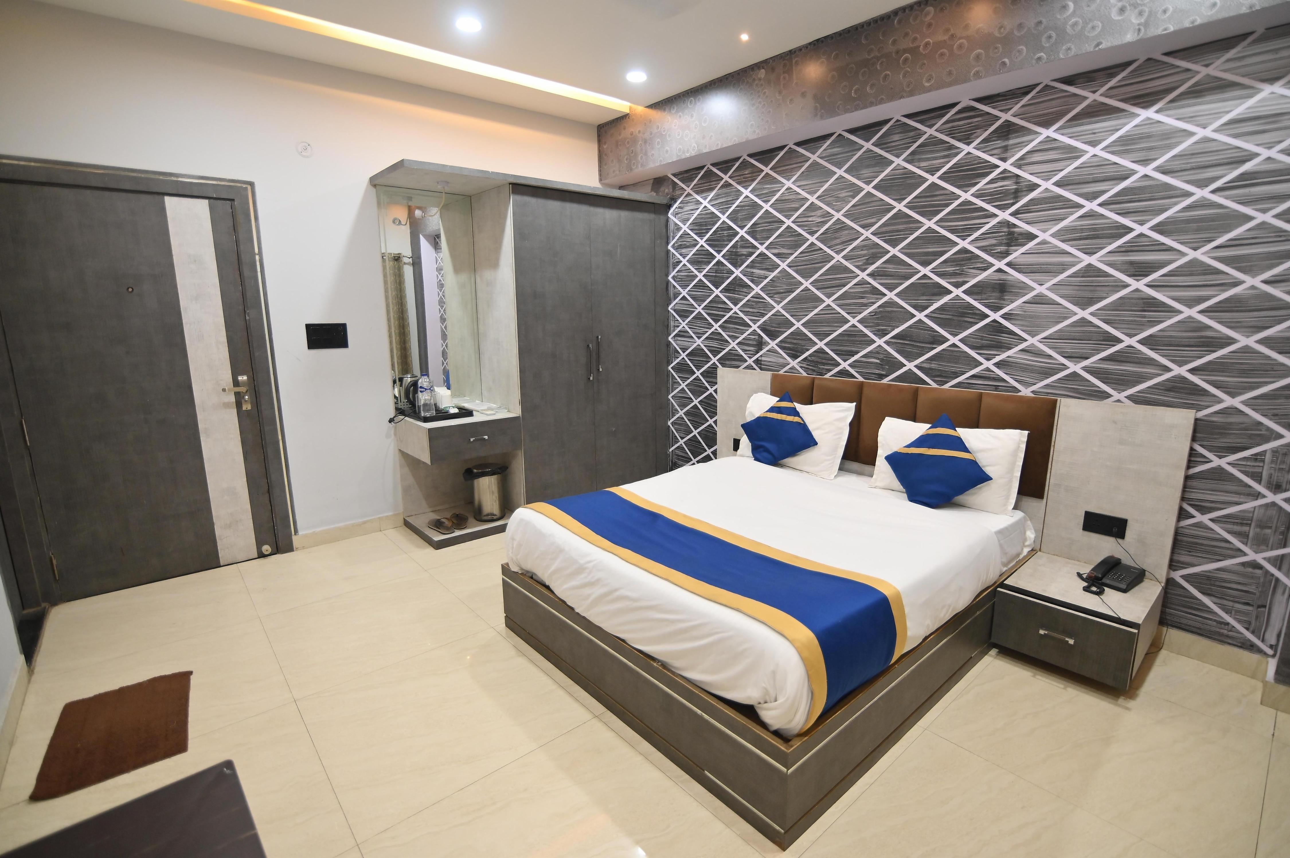 Hotel Gurudev Palace - Tap to explore photos