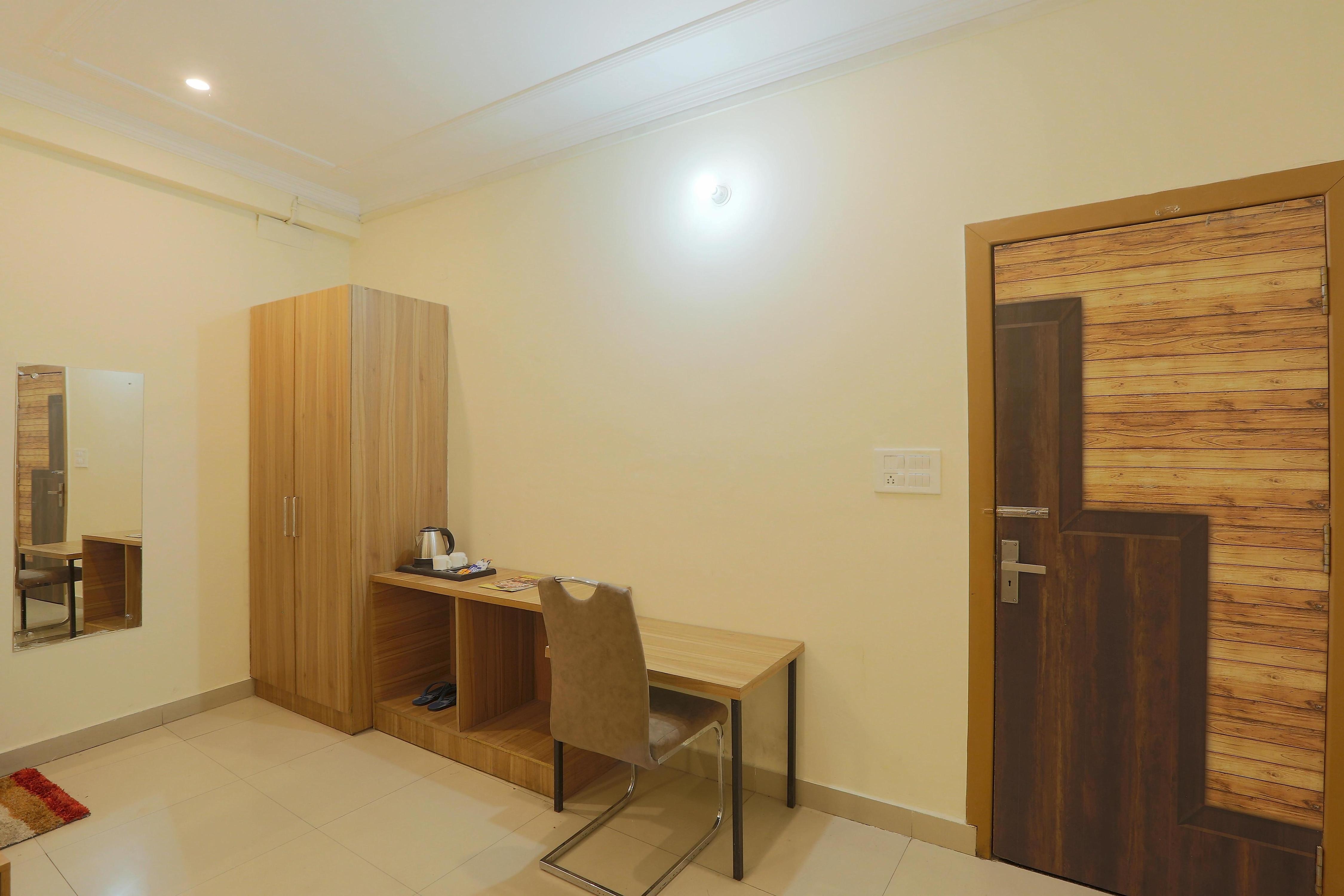 Hotel Lemon Suites & Banquet - Noida Sector 62 - Tap to explore photos