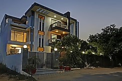 Blue Moon Residency Hotel & Restaurant, Sohna