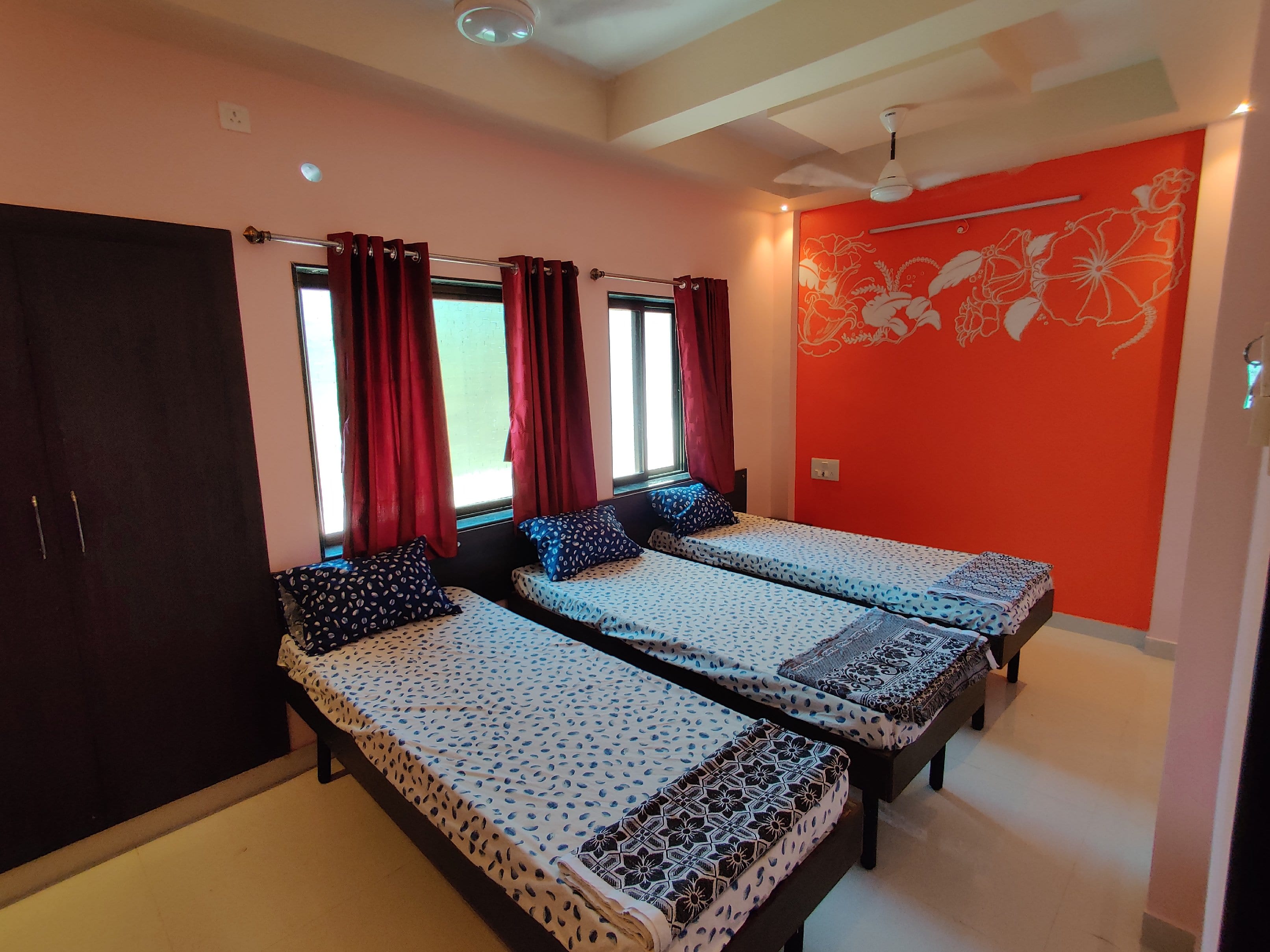 Bandekar Home Stay - Tap to explore photos