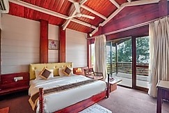 Aqua Marina Beach Cottages | Pool & Cafe, Goa