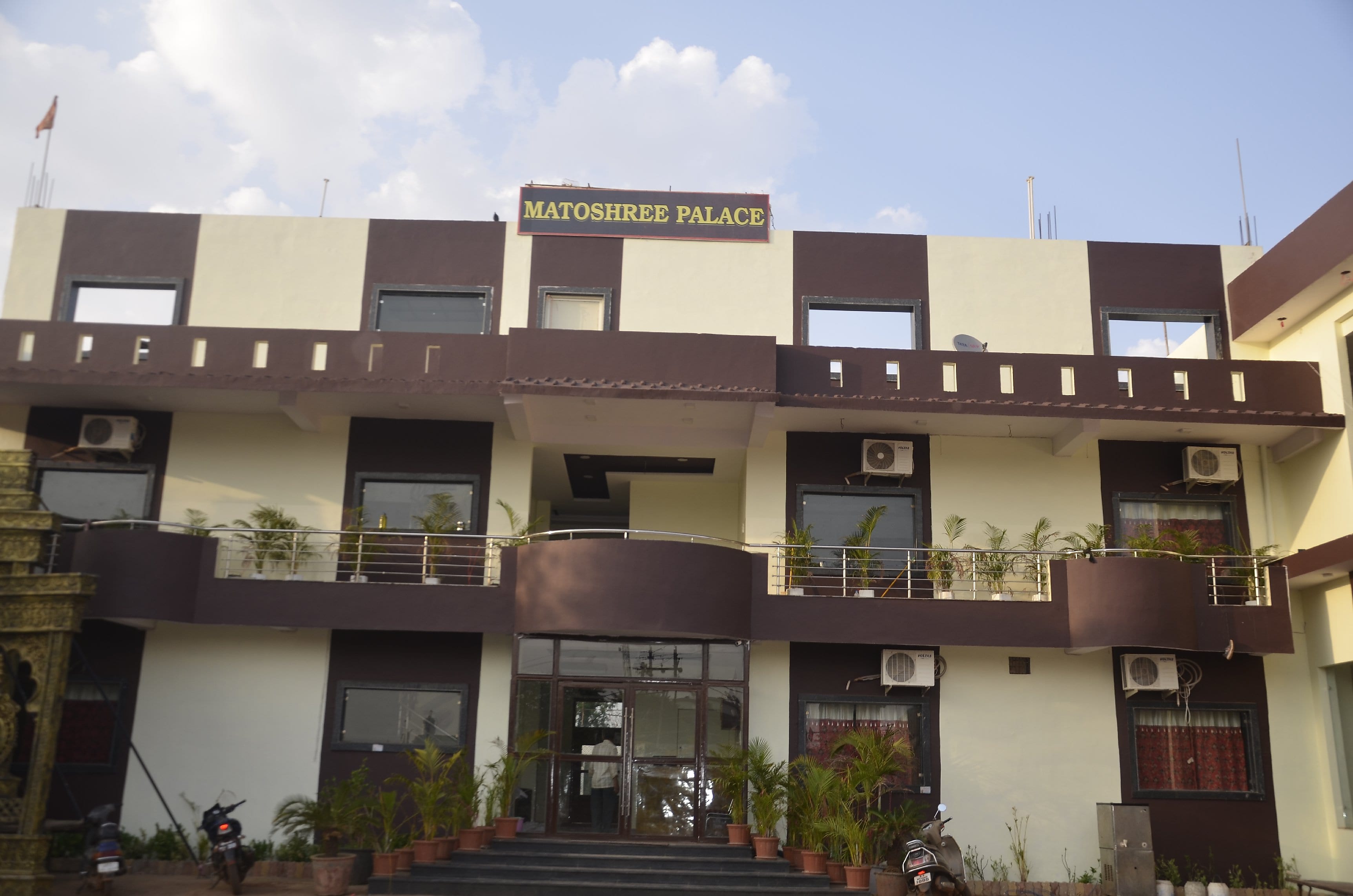 HOTEL MATOSHREE PALACE - Tap to explore photos