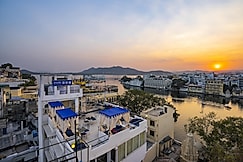Shalom Backpackers Udaipur | Rooms & Dorms