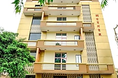 Madhav Bahavan Ayodhya, Ayodhya