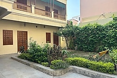 Homestay-Heritage Rooms with Scenic Garden, Varanasi