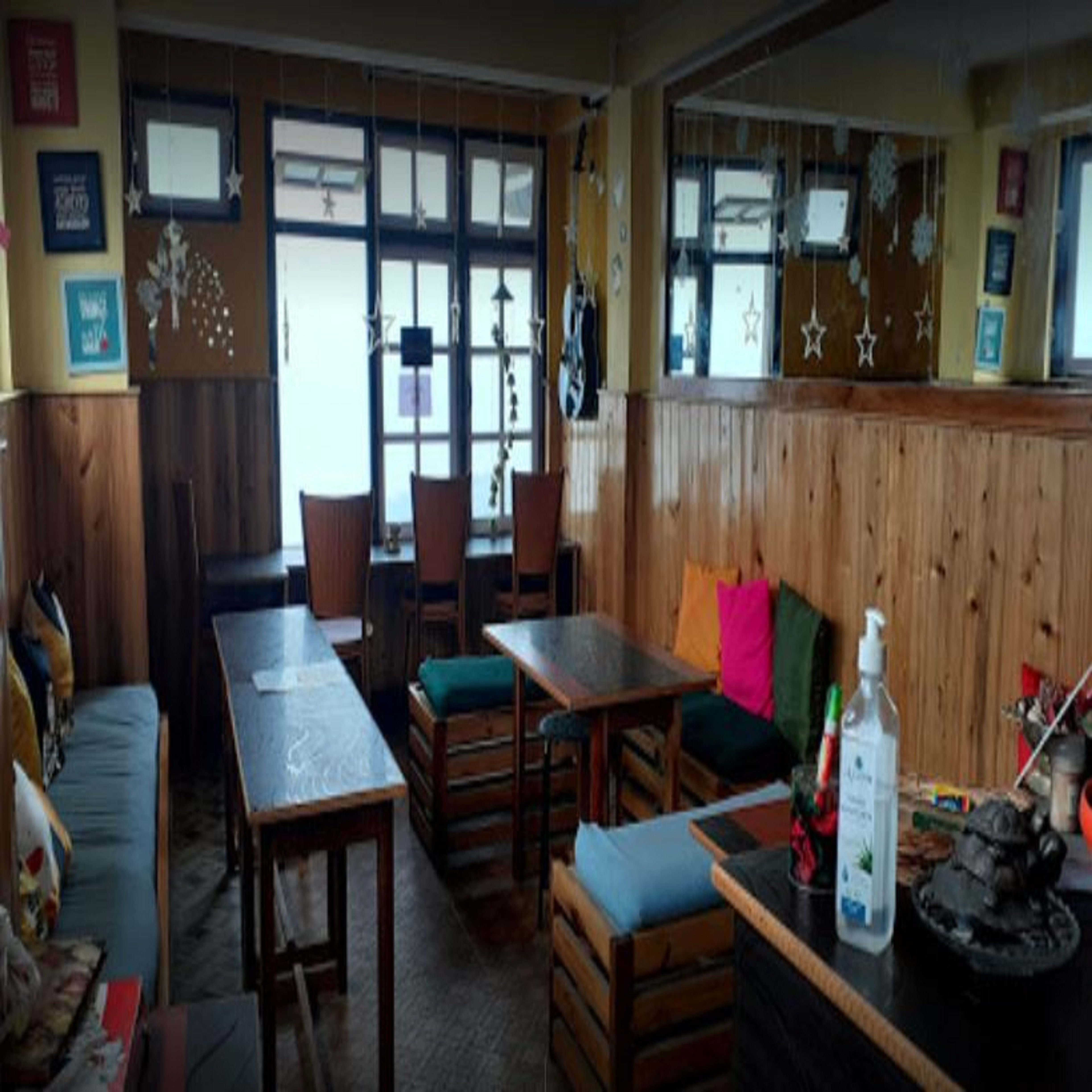 SuzAms Cafe n Homestay - Tap to explore photos