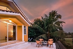 Yellow Private Pool Villa - 3BHK | Caretaker | Wifi, Goa