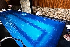 Yellow Private Pool Villa - 3BHK | Caretaker | Wifi, Goa
