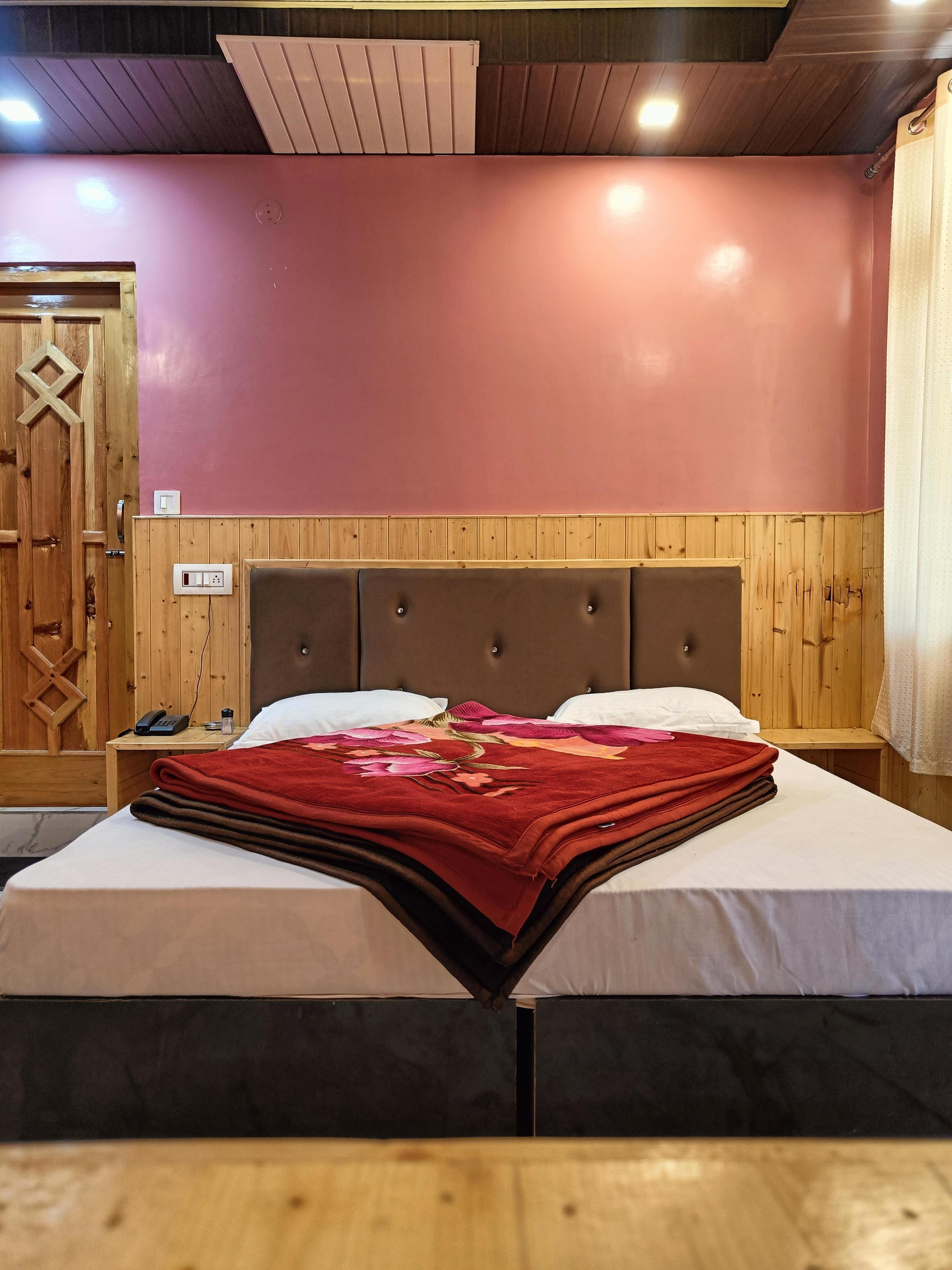 Majestic Mountain Bhai ji Guest house - Tap to explore photos