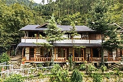 The Riverwalk Resort Tirthan, Banjar