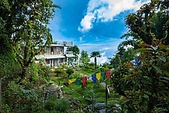 Hilltop Hideaway | Mountain-view Rooms, Darjeeling