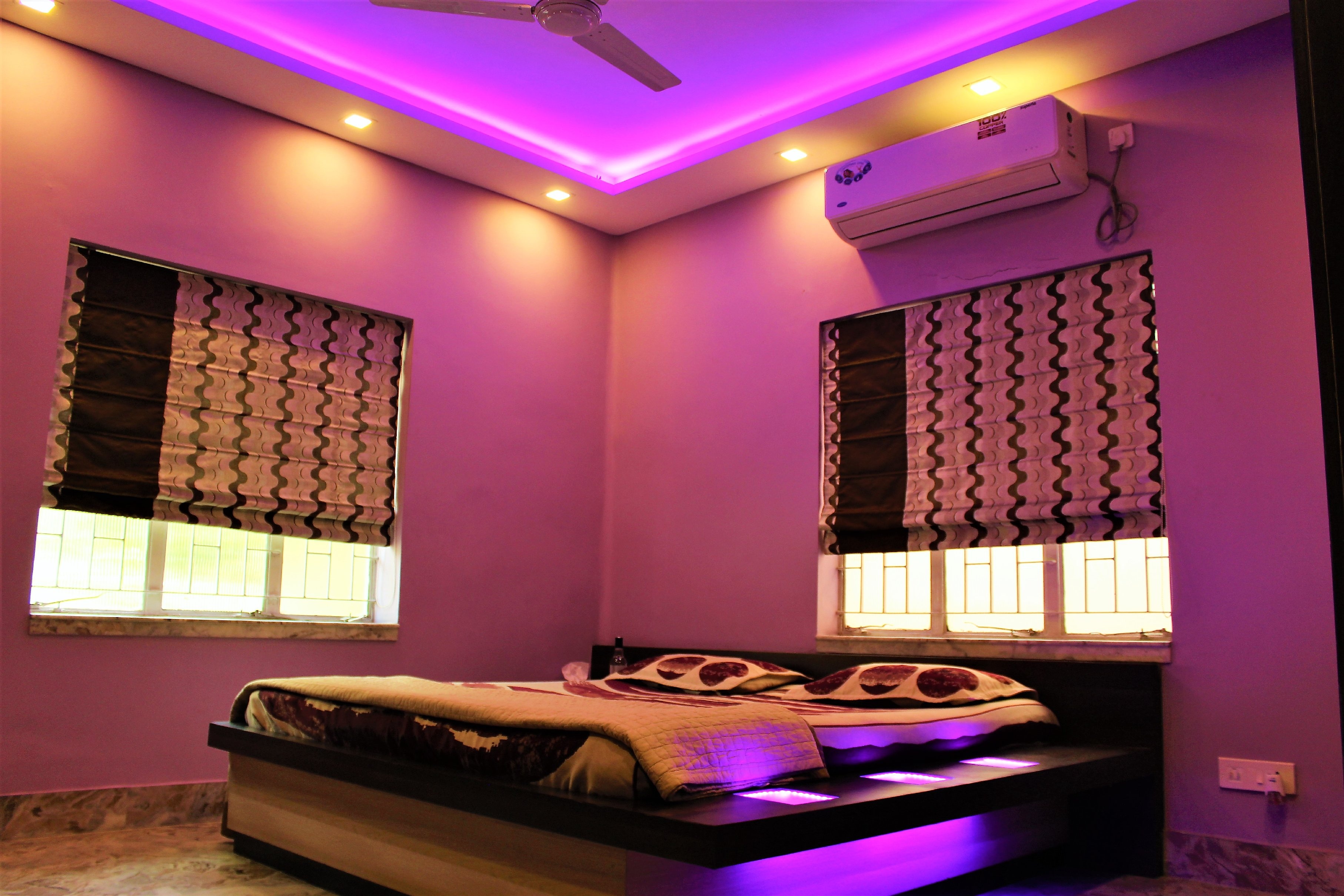Nice Lavish Apartment in the Heart of South Kolkata - Tap to explore photos