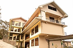 Pine Village Retreat, Soreng