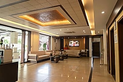 HOTEL WAVES CLUB, Vadodara