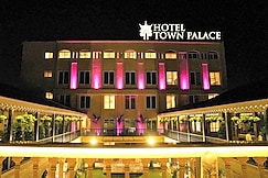 Hotel Town Palace, Vijayapura