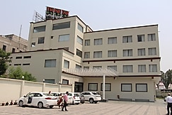 Hotel Trinetar Gardens & Banquets, Jammu
