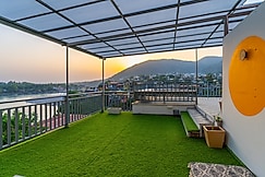 Madpackers Rishikesh Laxman Jhula , Rishikesh