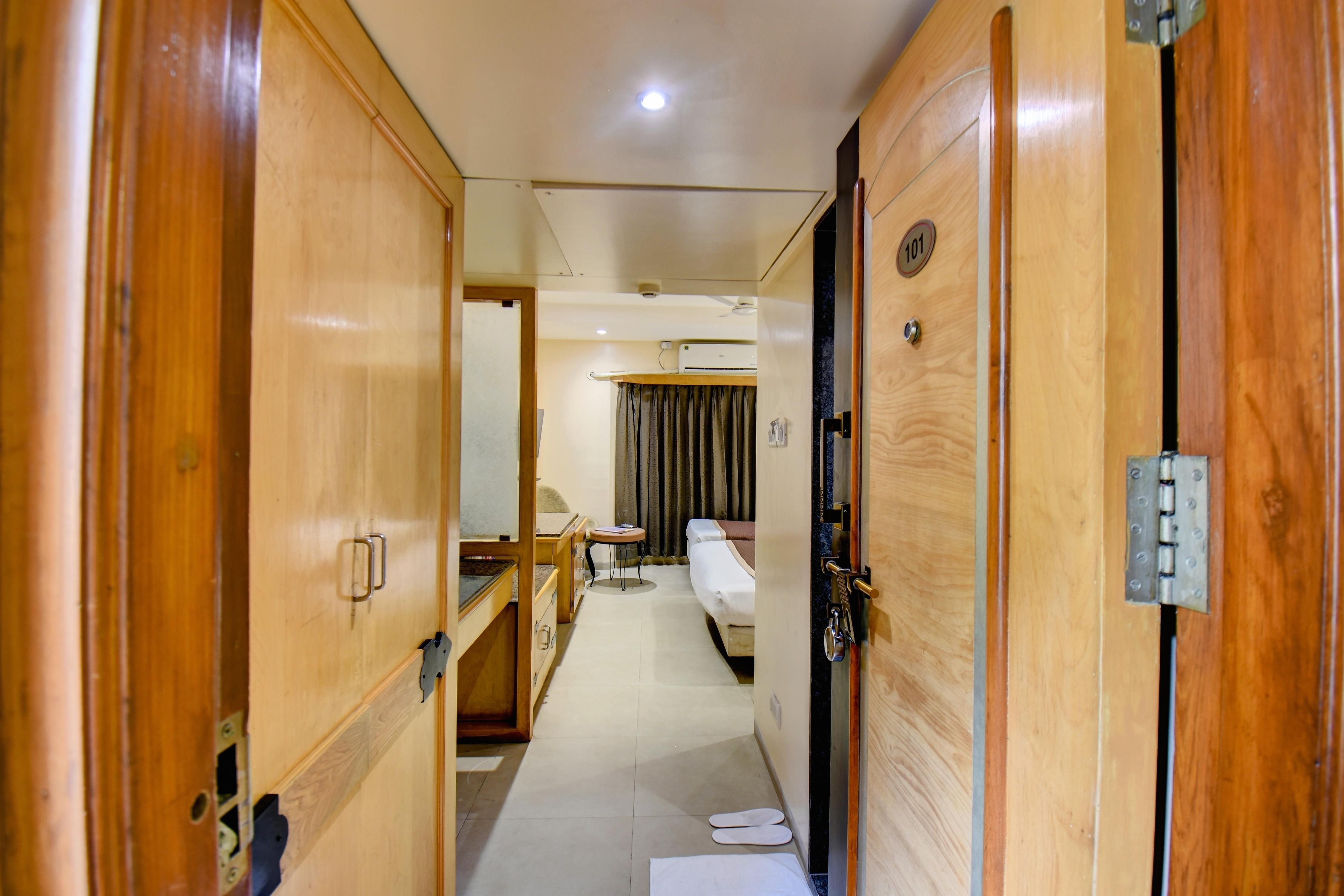 HOTEL DECCAN 8 3