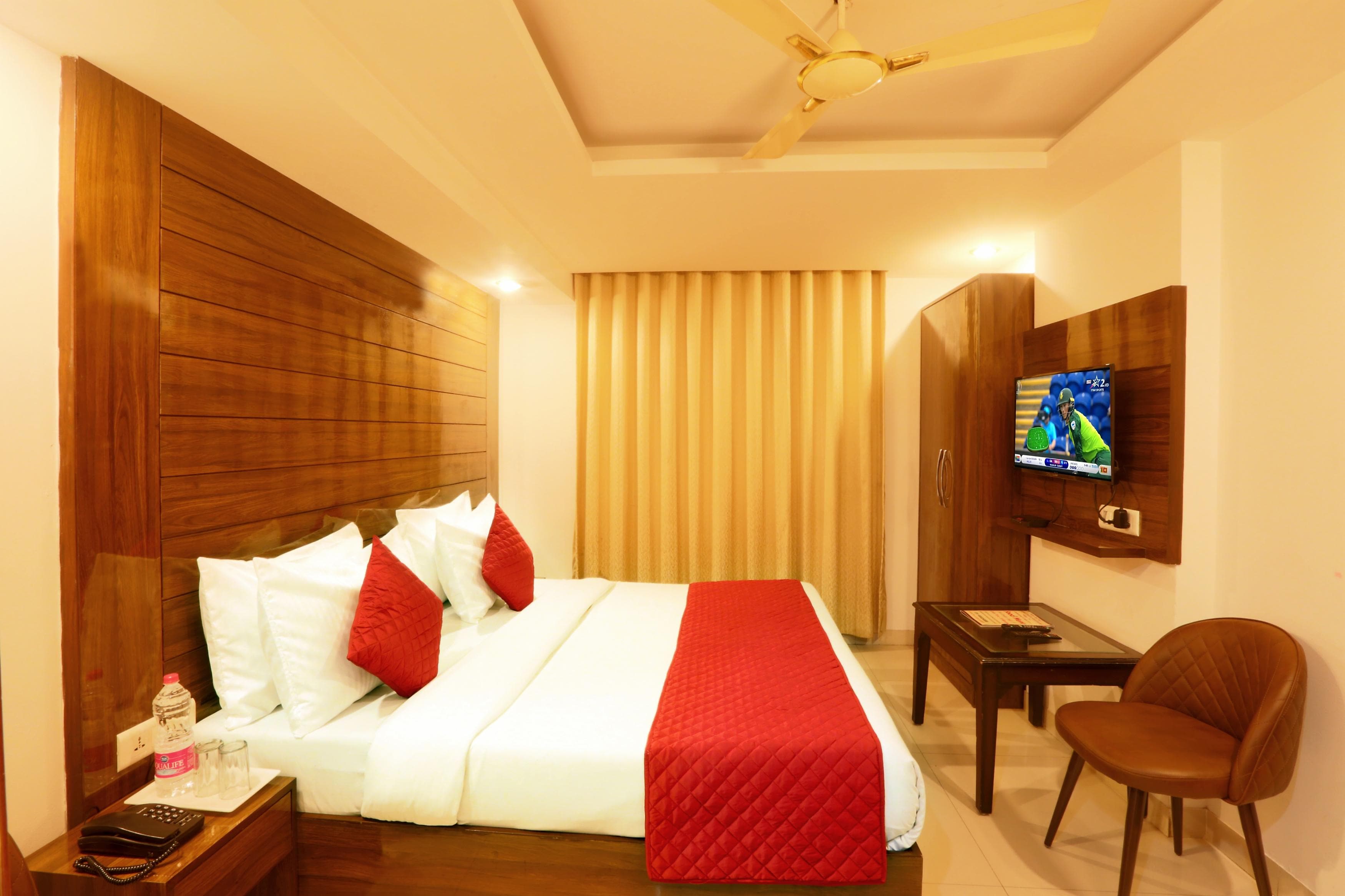 Hotel Chanakya Delhi Airport - Tap to explore photos