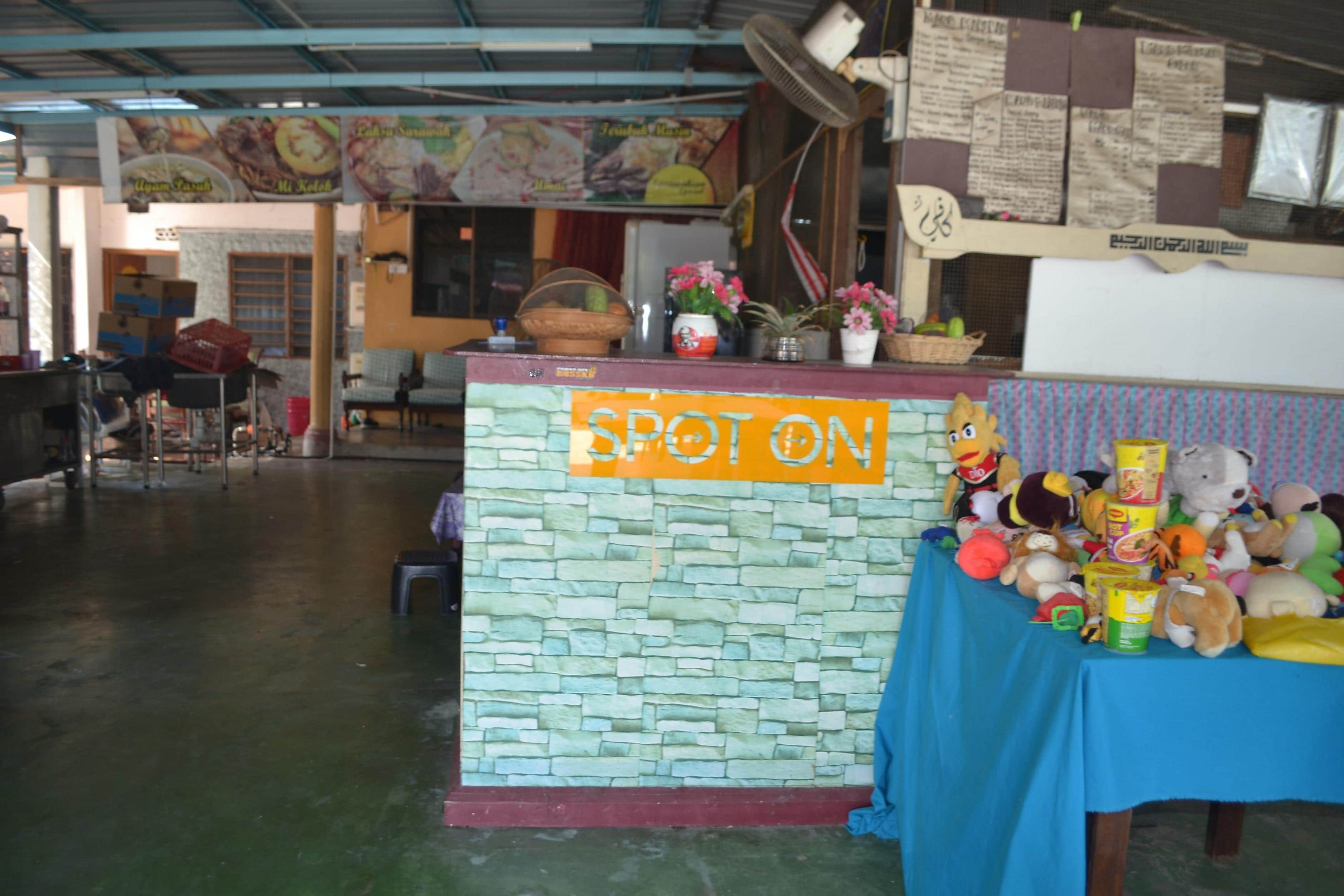 SPOT ON 89821 Batu Maung Sempoi Inn And Cafe - Tap to explore photos
