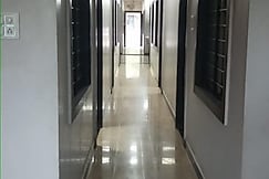 Hotel Galaxy Palace, Garoth