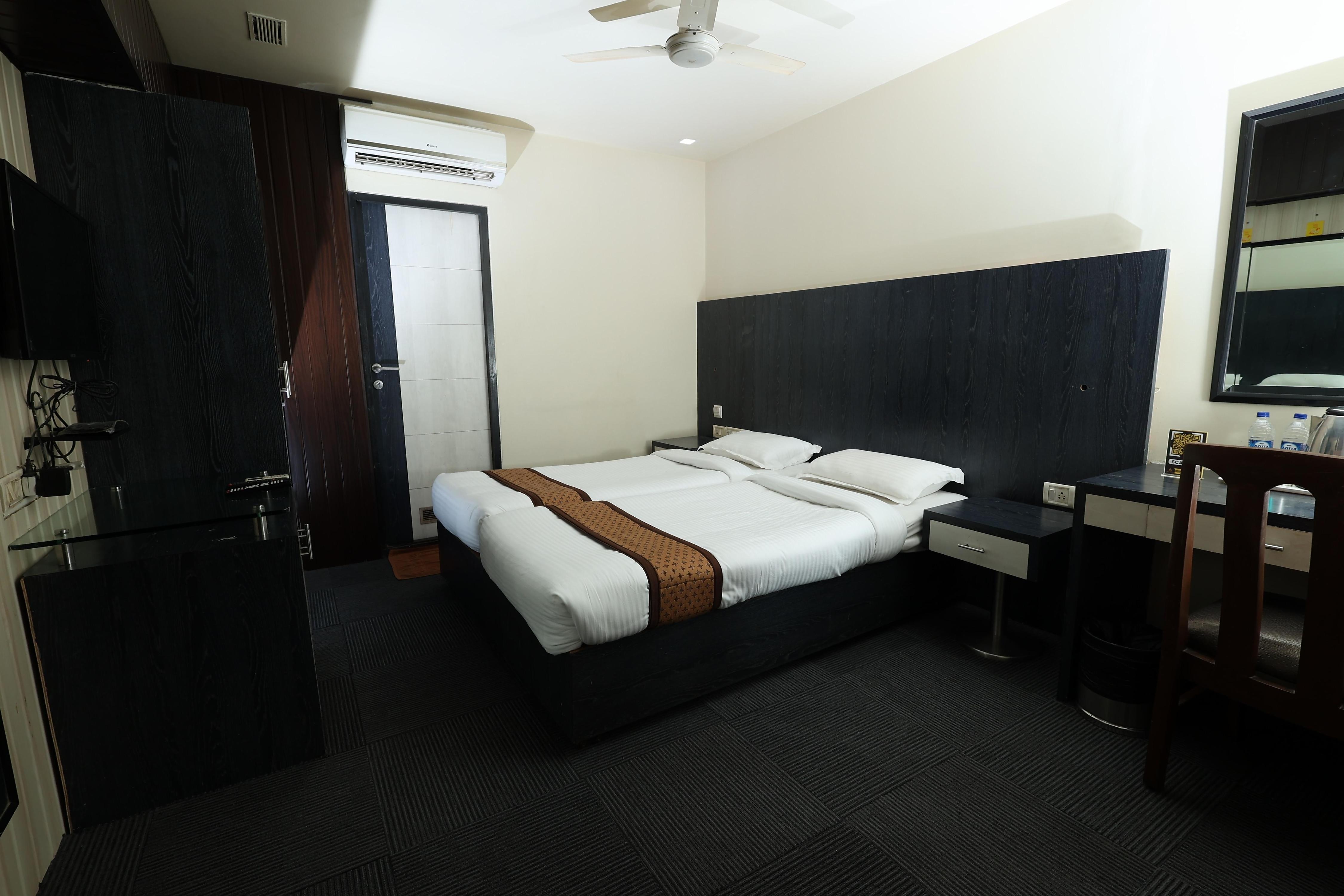 Economic Room 1