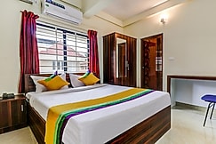 Itsy Hotels Rain Tulsi Stayz, Palarivattom Junction, Cochin