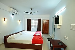 Madhuvanam Resort, Kutralam