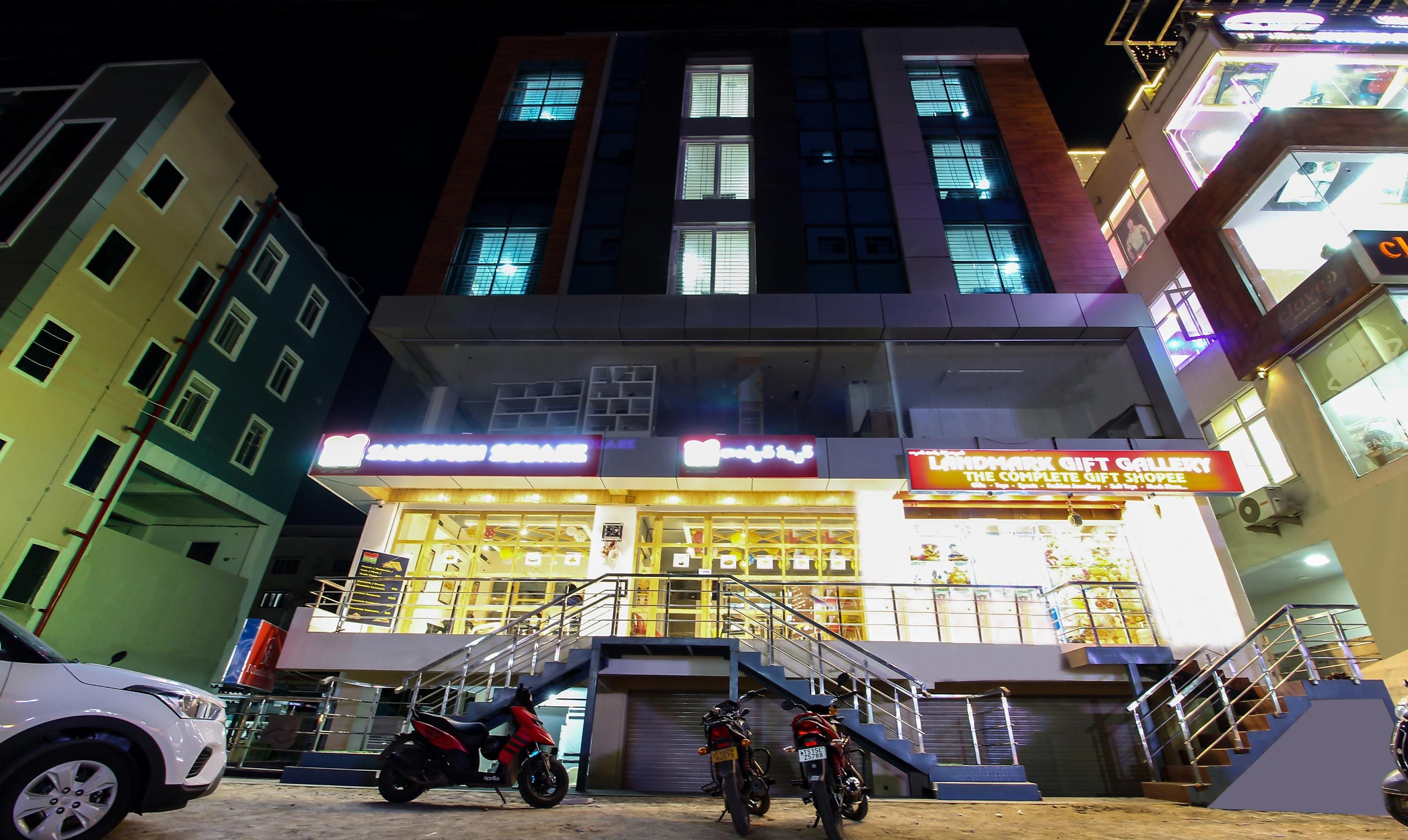 Itsy Hotels D'Comfort Inn - Tap to explore photos