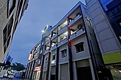 Guru Comfort, 100 m from Apollo Hospital, Bangalore