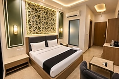 HOTEL YOLO COUPLE FRIENDLY, Delhi