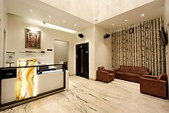HOTEL THE WHITE HOUSE, Ahilyanagar