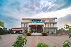 J S Grand Club and Resort, Jhansi