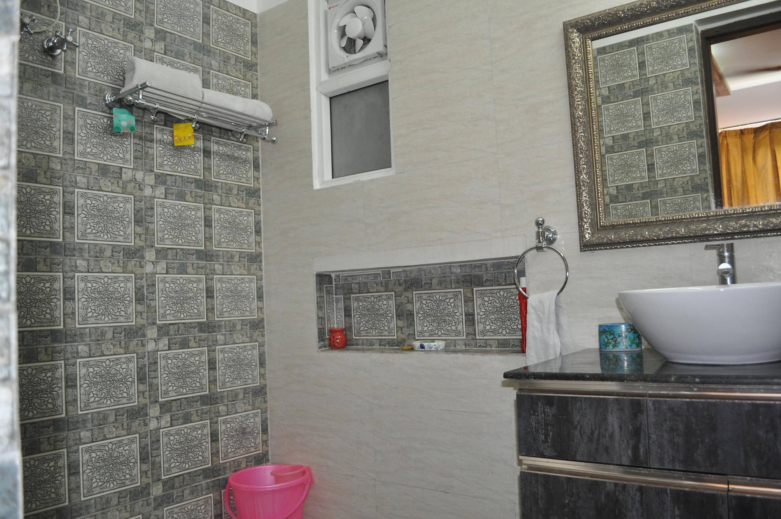 Independent Private Oasis Sec 80 Mohali Chandigarh - Tap to explore photos