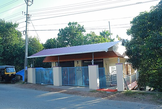 Cheerful 2-bd house 4kms away from the city- Akhil's House